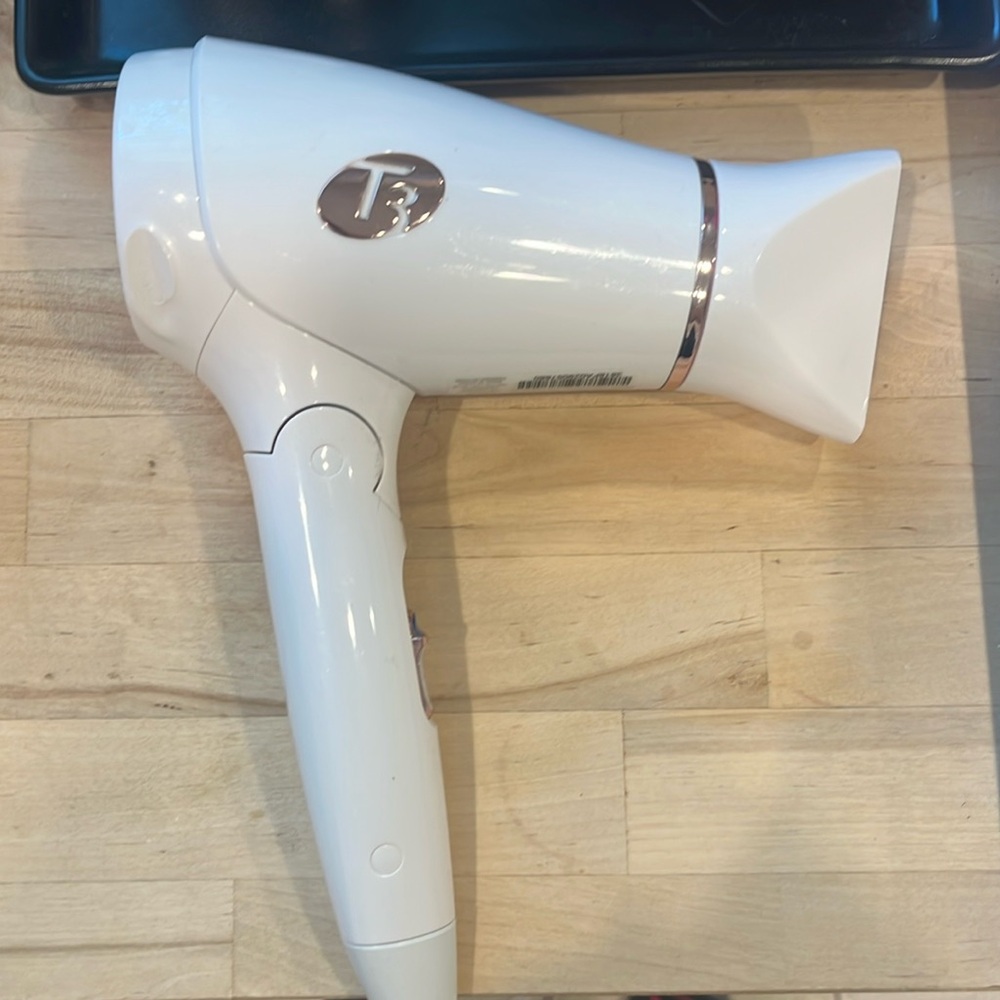 T3 Travel hairdryer